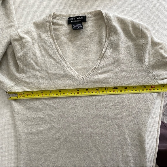 LORD & Taylor V-Neck 100% Cashmere Sweater Size XS/S - Picture 7 of 9